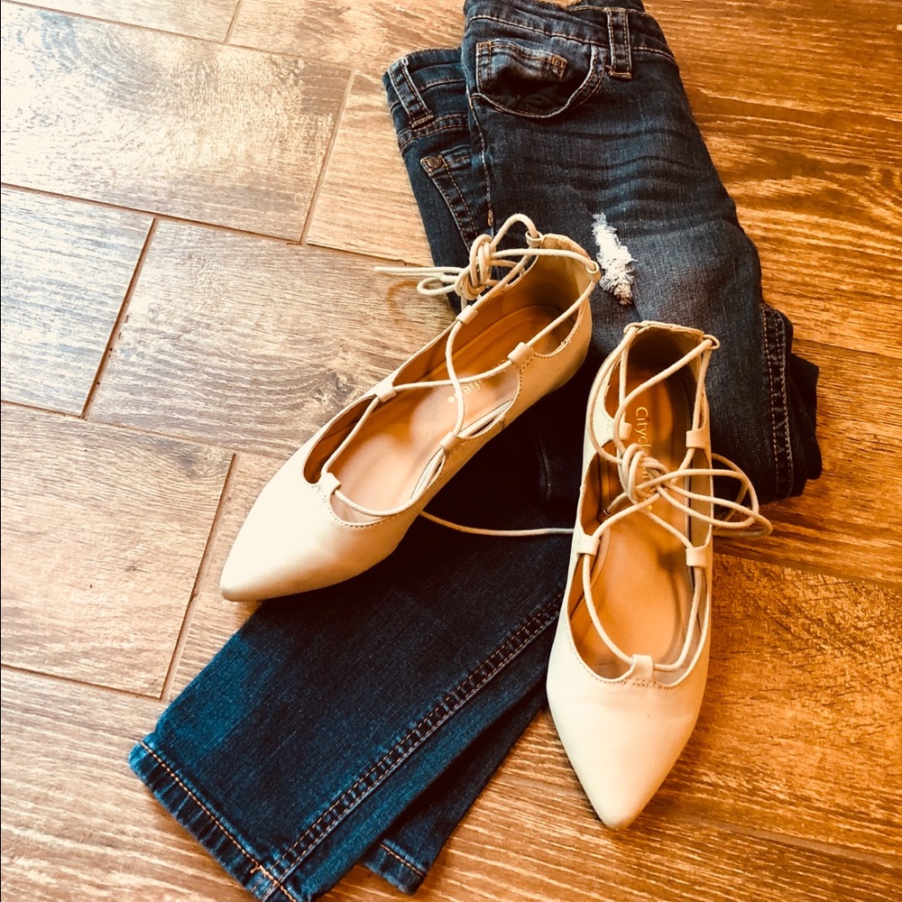 CityClassified Flats in Women